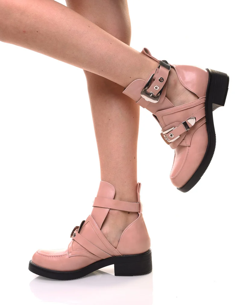 Bottines roses plates ajourées avec sangles