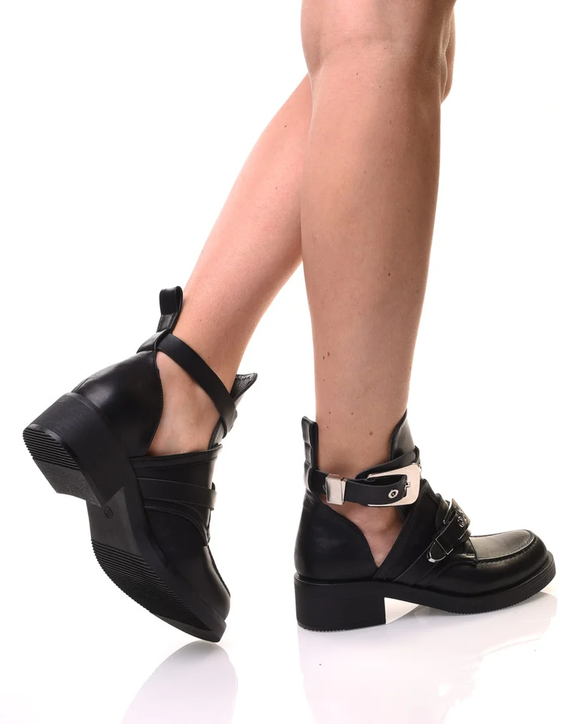 Bottines noires plates ajourées avec sangles