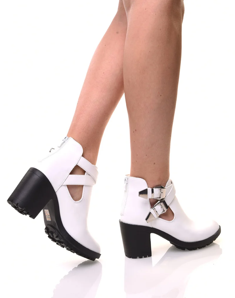 Bottines blanches crantées à boucles croisées