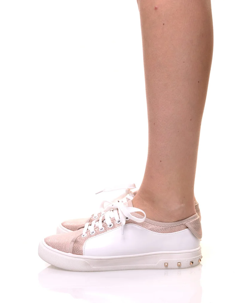 Baskets roses et blanches brillantes