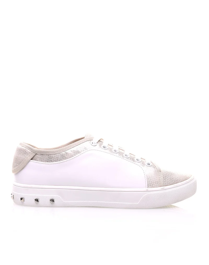 Baskets beiges et blanches brillantes