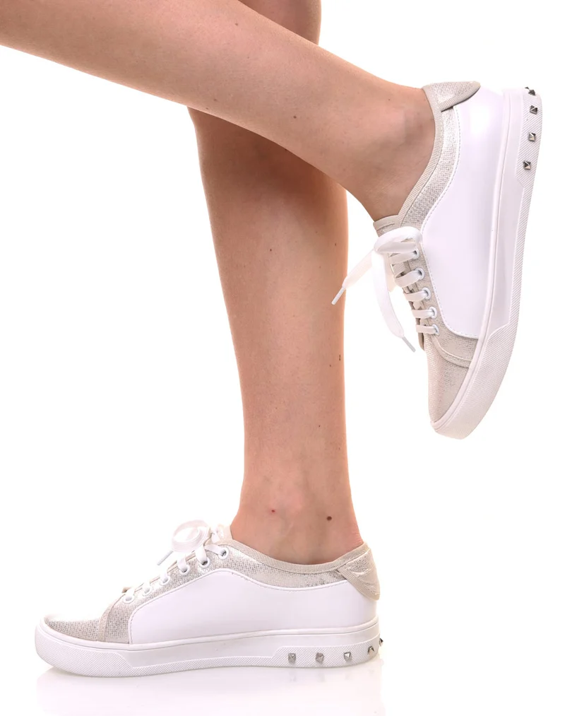 Baskets beiges et blanches brillantes