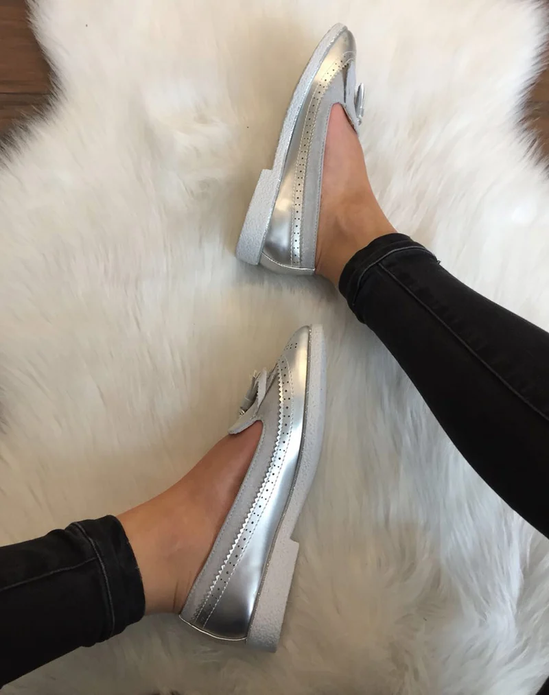 Mocassins gris perforés
