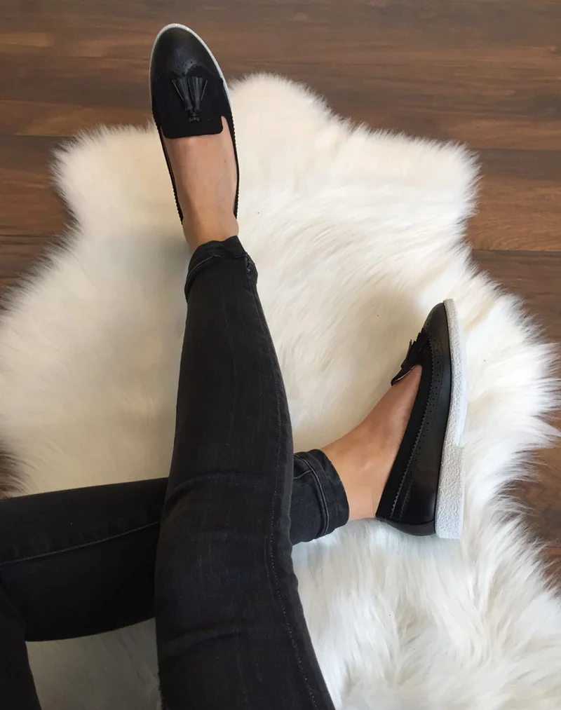 Mocassins noirs perforés