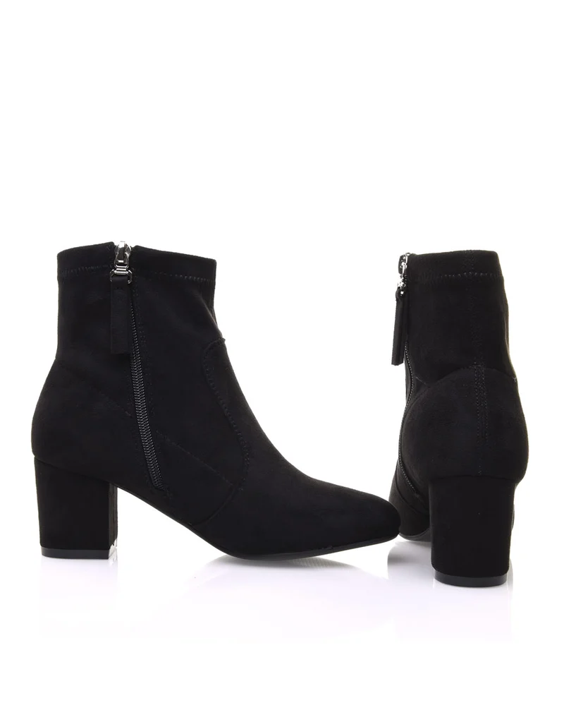 Bottines noires entièrement en suédine talons épais mi haut