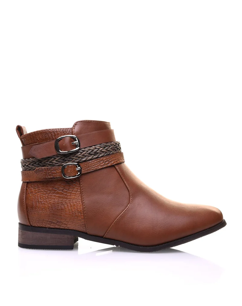 Bottines camel effet croco et lanières décoratives