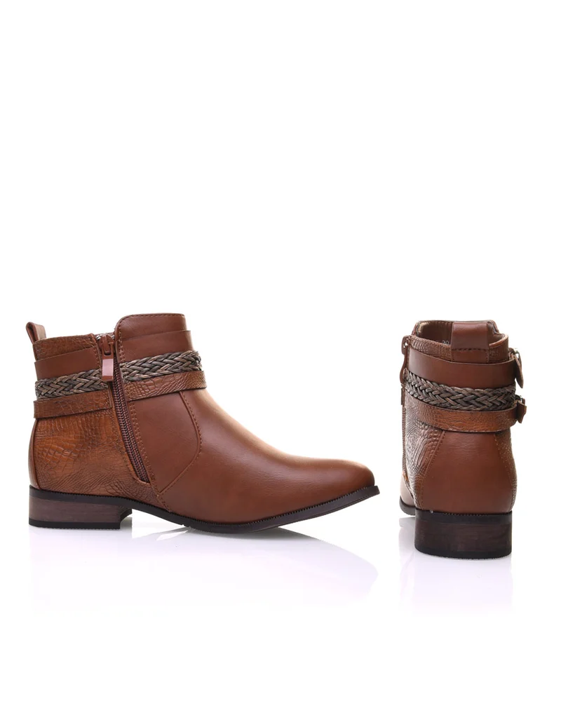 Bottines camel effet croco et lanières décoratives