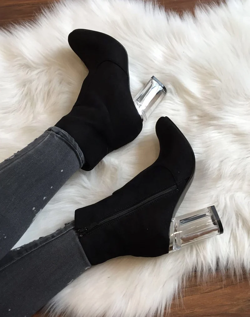 Bottines noires suédine à talons transparents