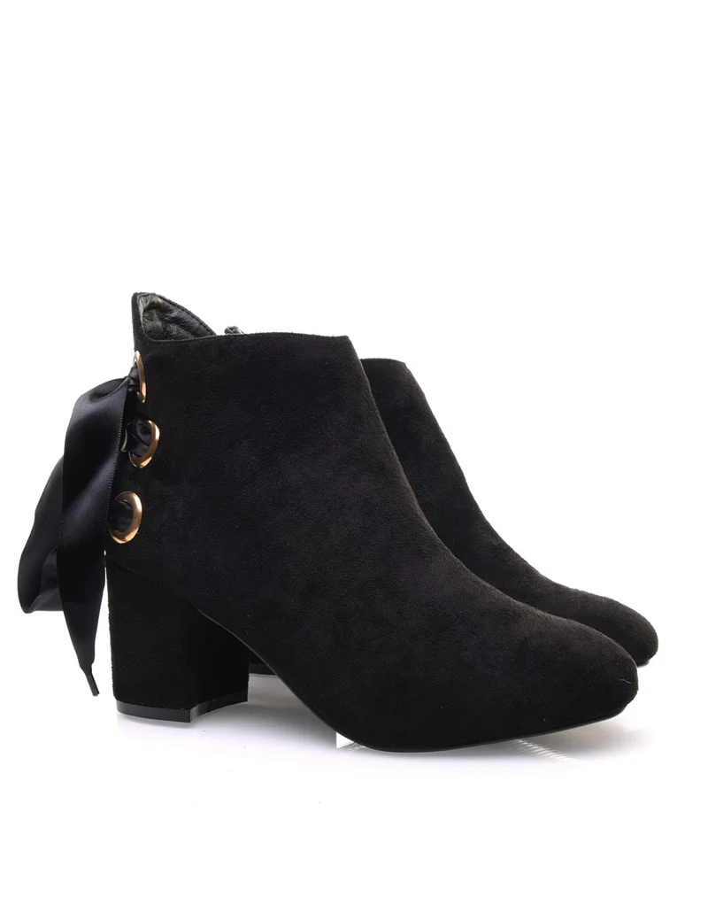 Bottines noires talons mi hauts lacets en satin