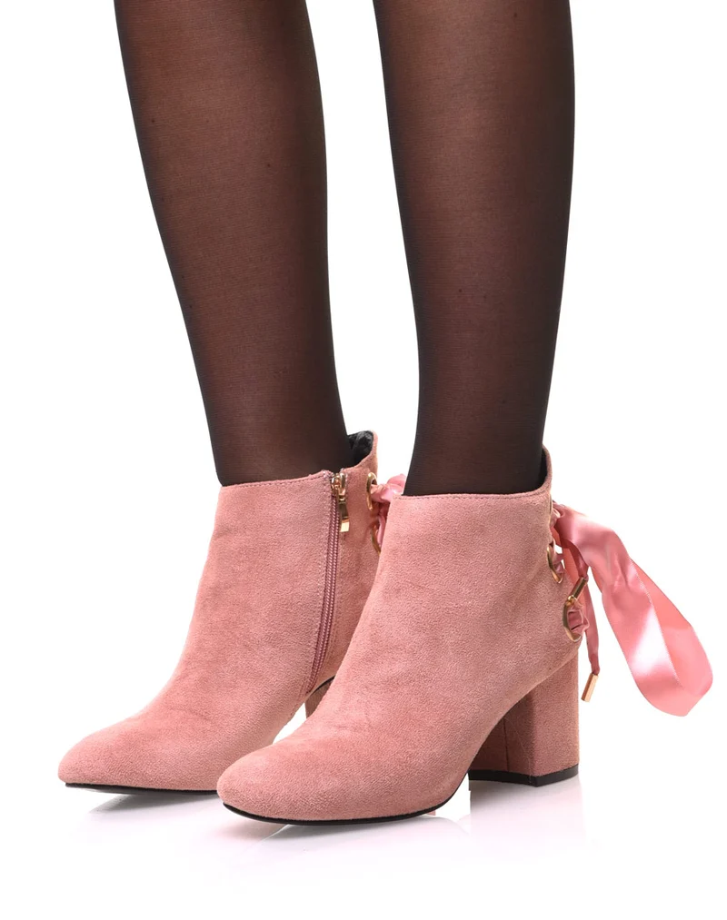 Bottines roses talons mi hauts lacets en satin