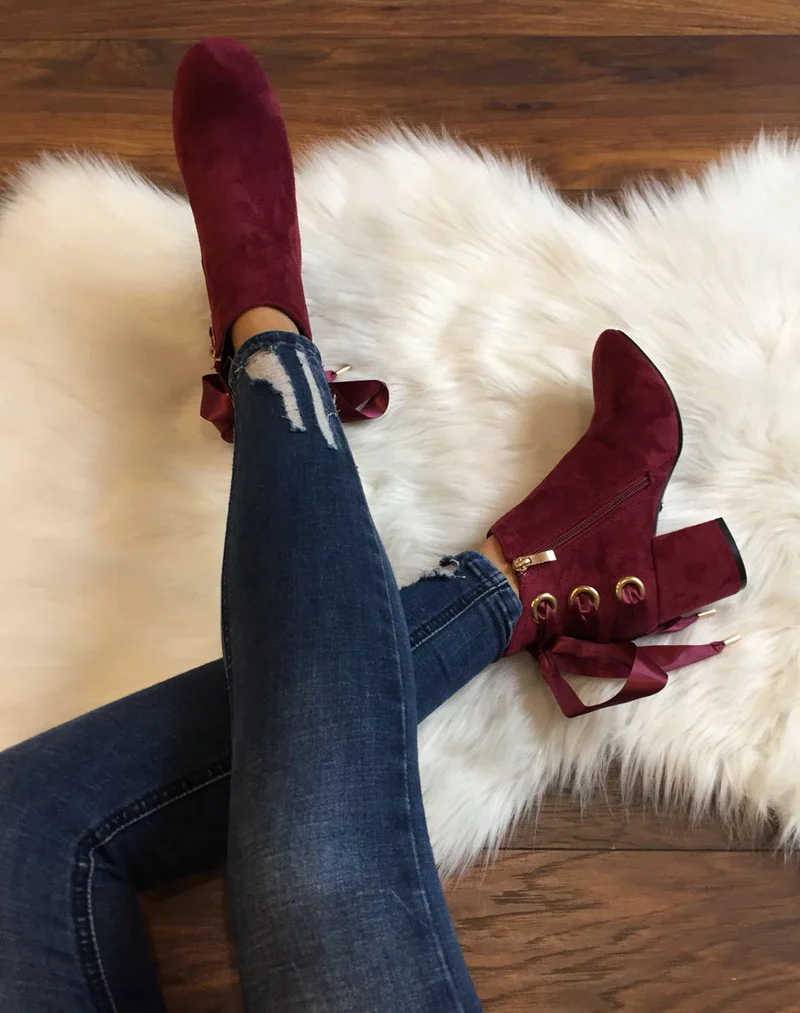 Bottines bordeaux talons mi hauts lacets en satin