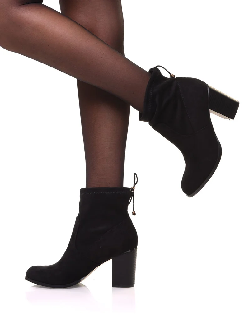 Bottines noires souples en suédine à talons