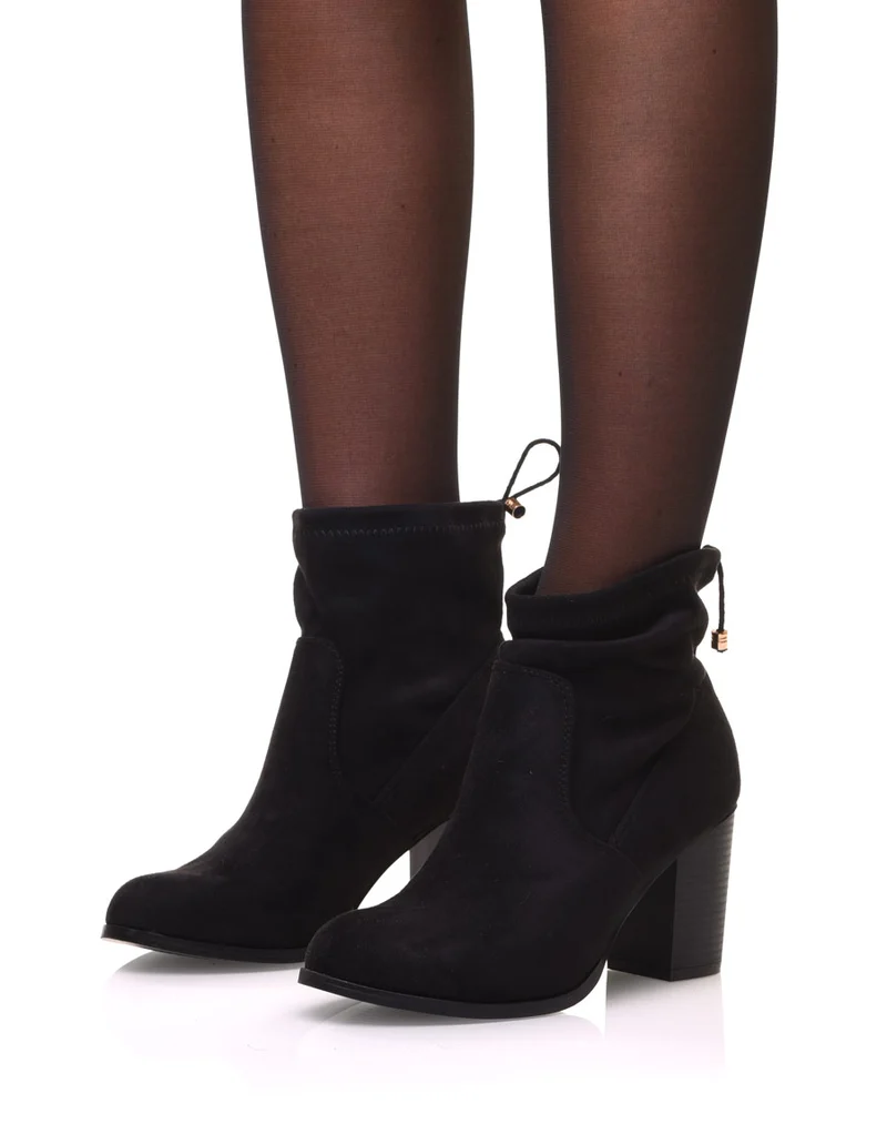 Bottines noires souples en suédine à talons