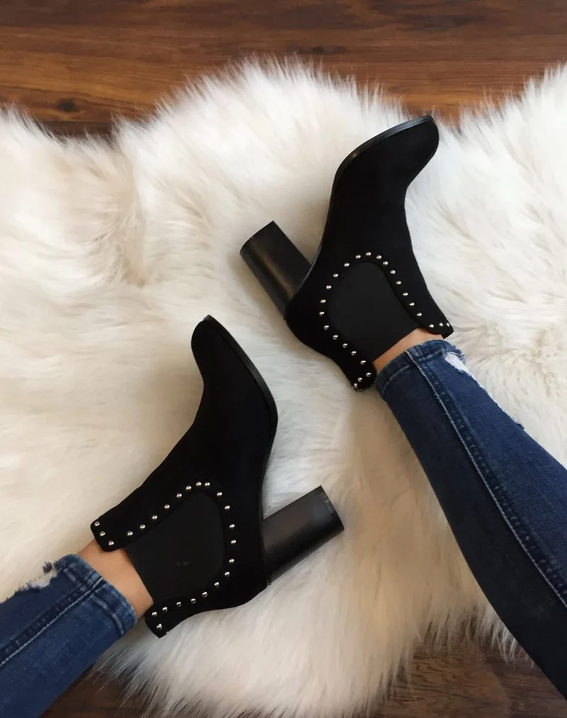 Chelsea boots noirs ornés de clous et à talons