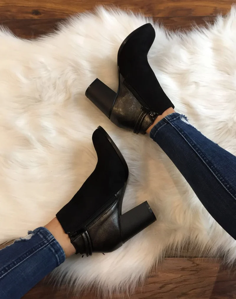 Bottines noires à talons mi hauts irisées à lanière