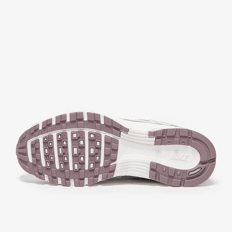 Nike Sportswear P-6000 pour Femme