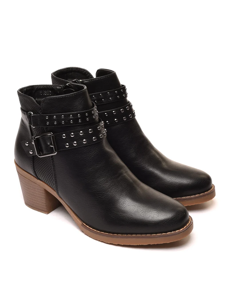 Bottines noires avec sangles cloutées