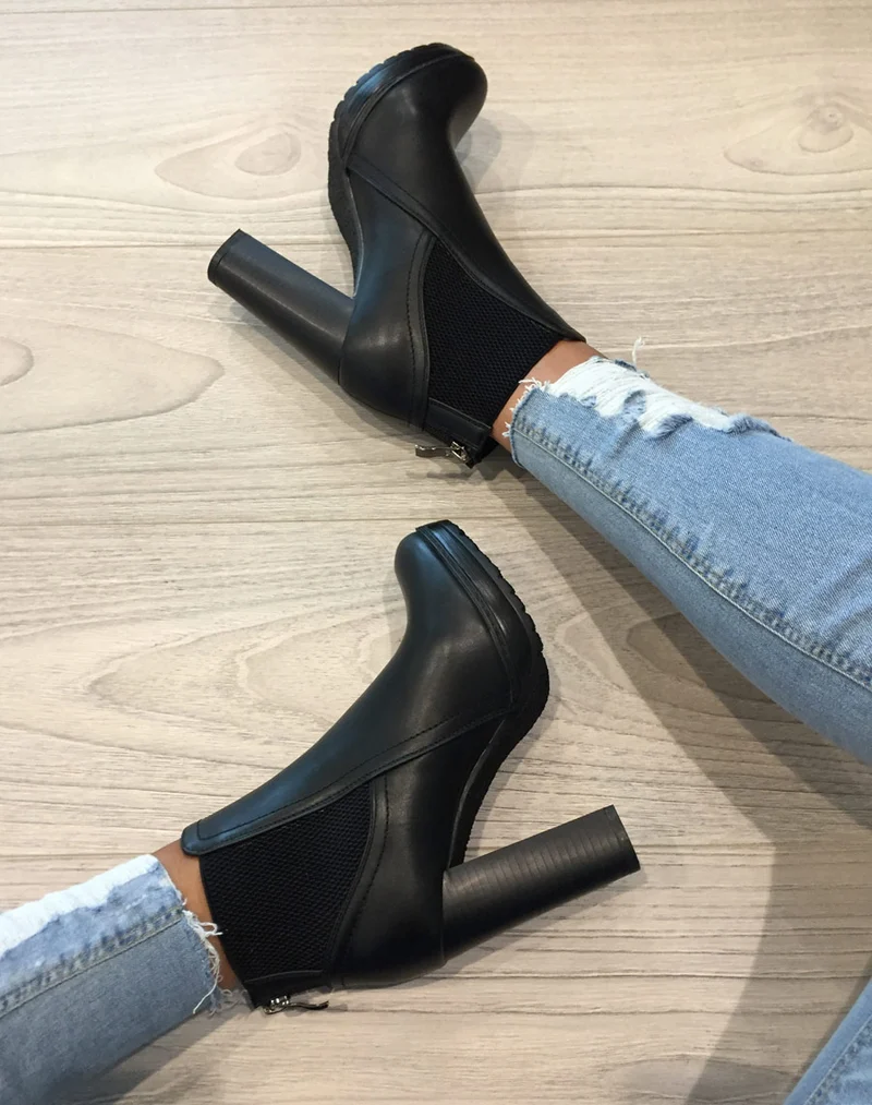 Bottines noires à talons avec élastiques