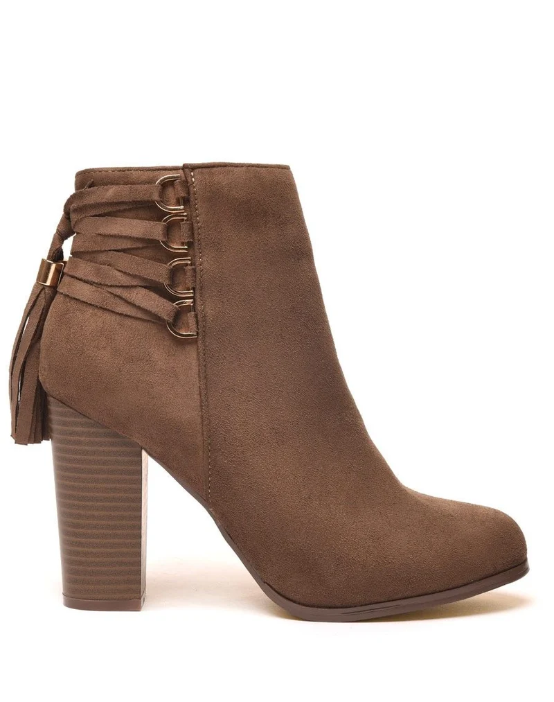 Bottines taupes suédine à talons et lacets arrière