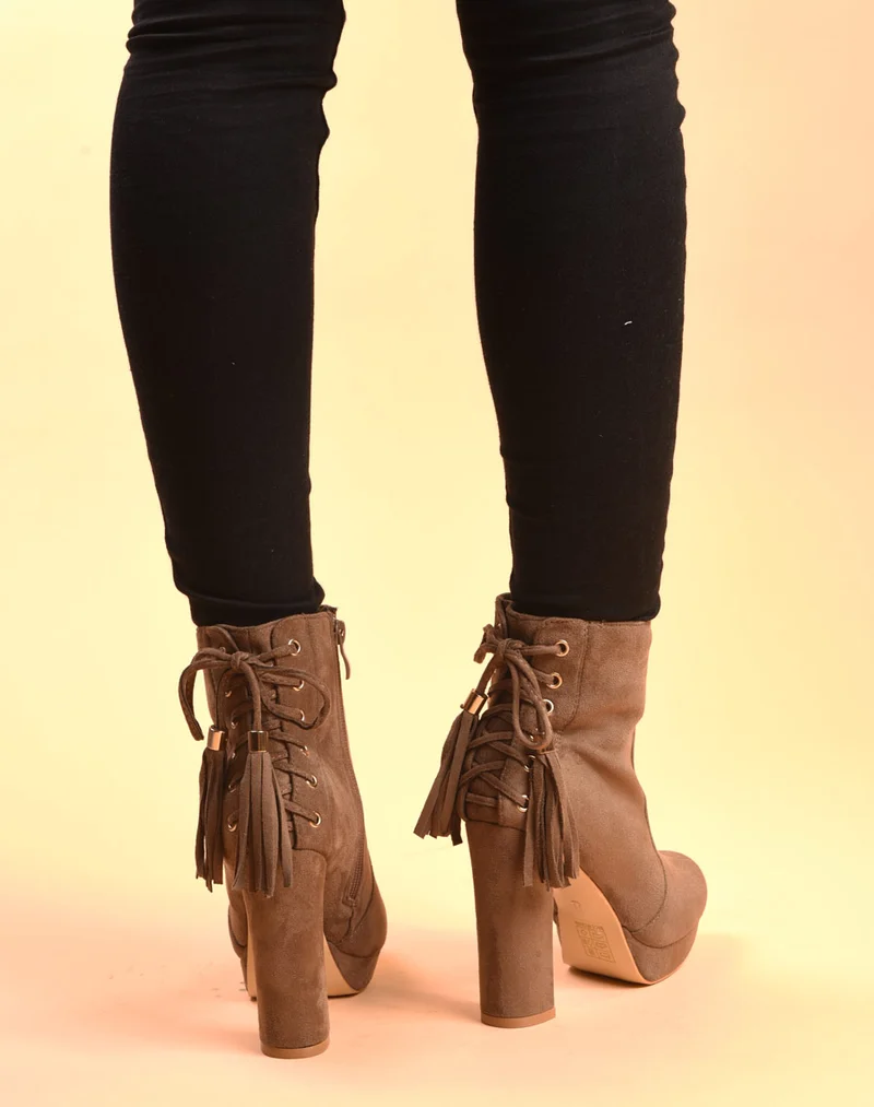 Bottines taupes à talons hauts et plateforme