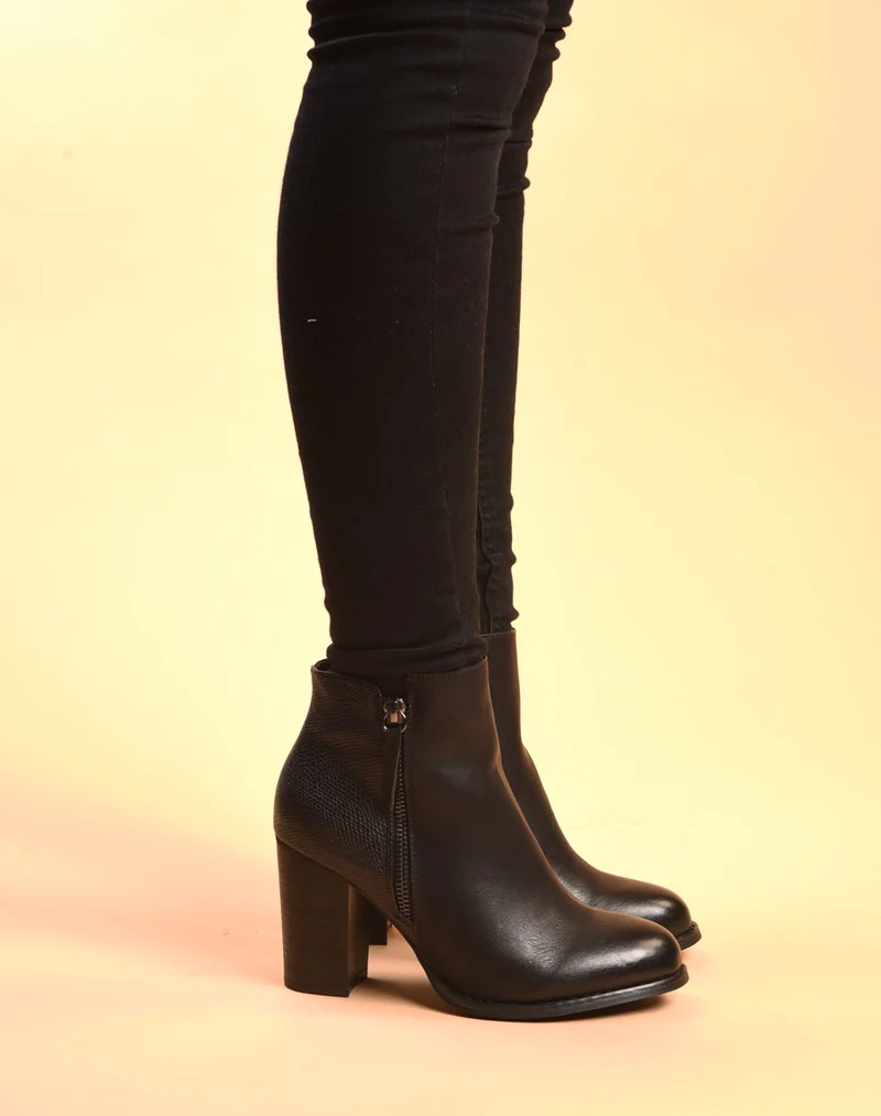 Bottines à talons noires avec motifs python