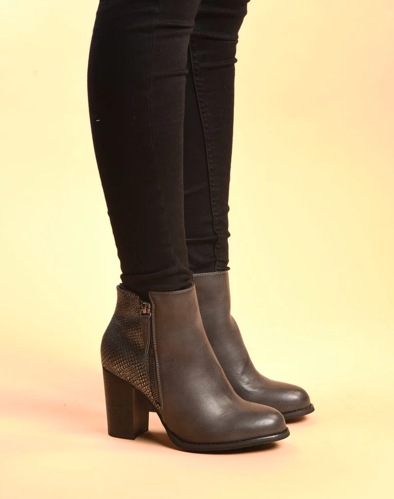 Bottines à talons grises avec motifs python