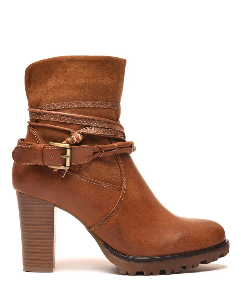 Bottines camel bi matières à talons et lanières multiples