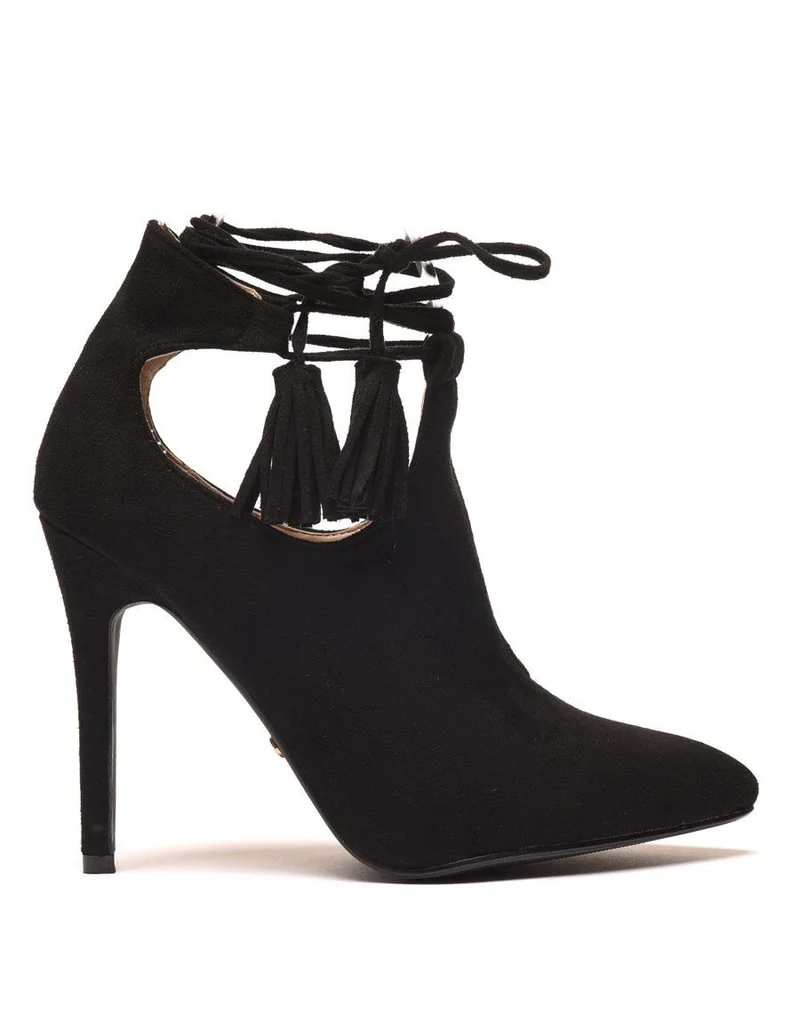 Sandales noires à talons ajourées