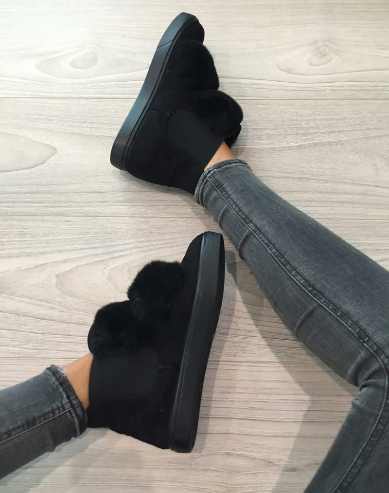 Baskets montantes noires avec moumoutes et élastiques
