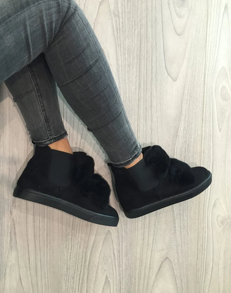 Baskets montantes noires avec moumoutes et élastiques