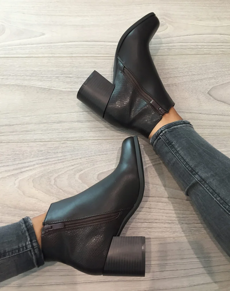 Bottines à talons noires avec fermeture & motifs python