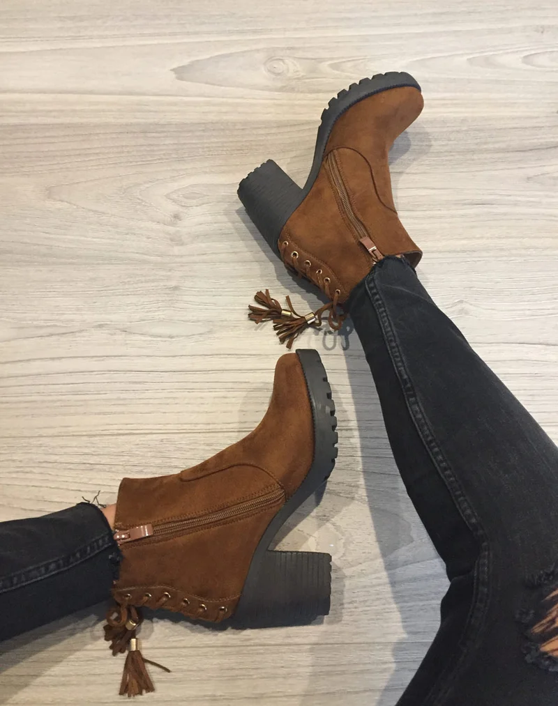 Bottines en suédine camel à semelles crantées