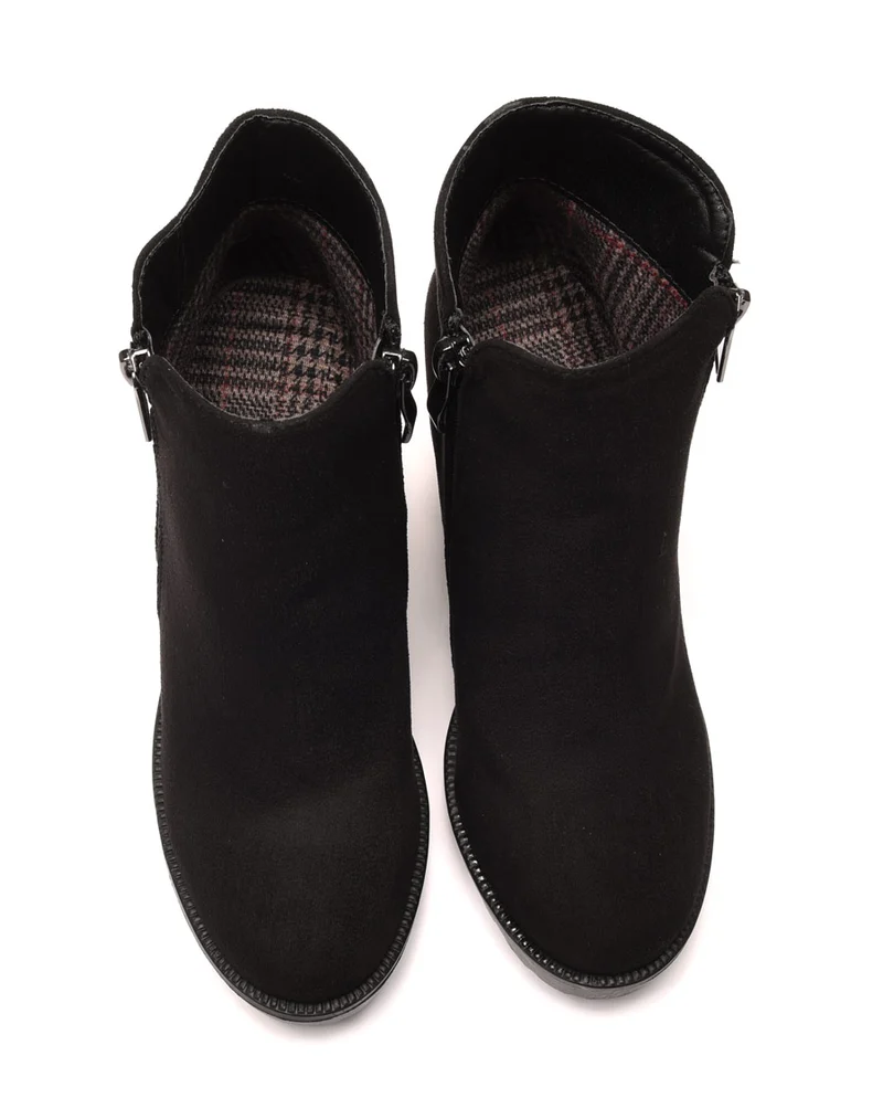 Bottines en suédine noires avec grosse semelle et talon