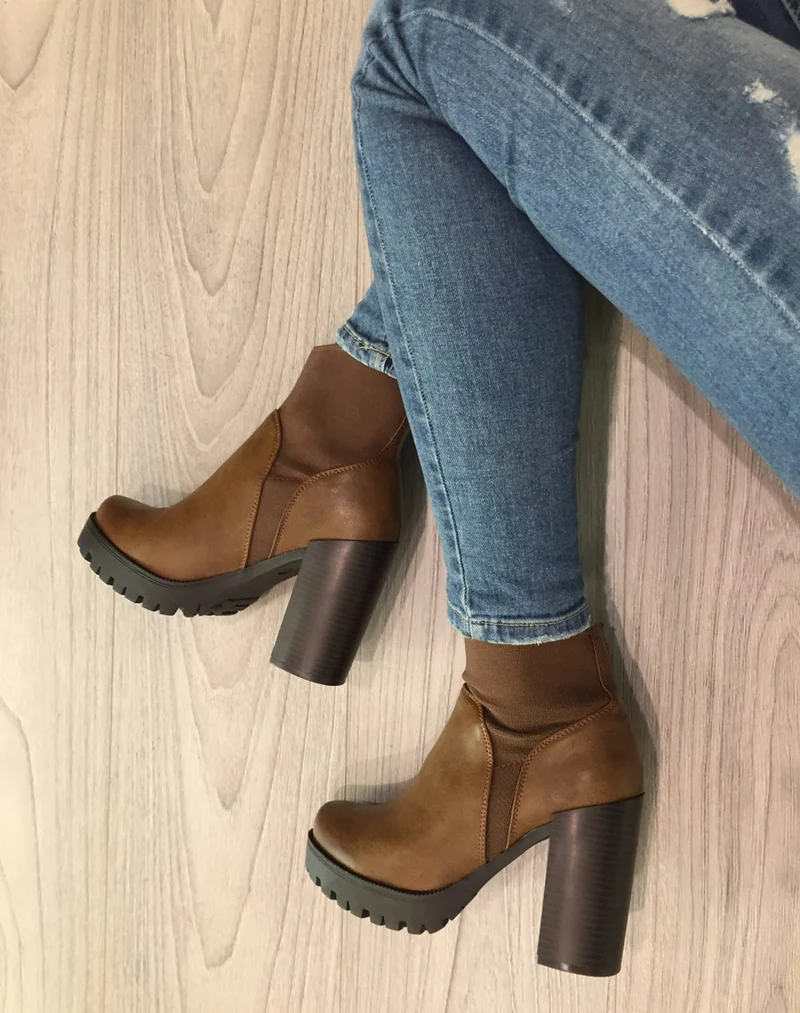 Bottines Chelsea à talons hauts camelles