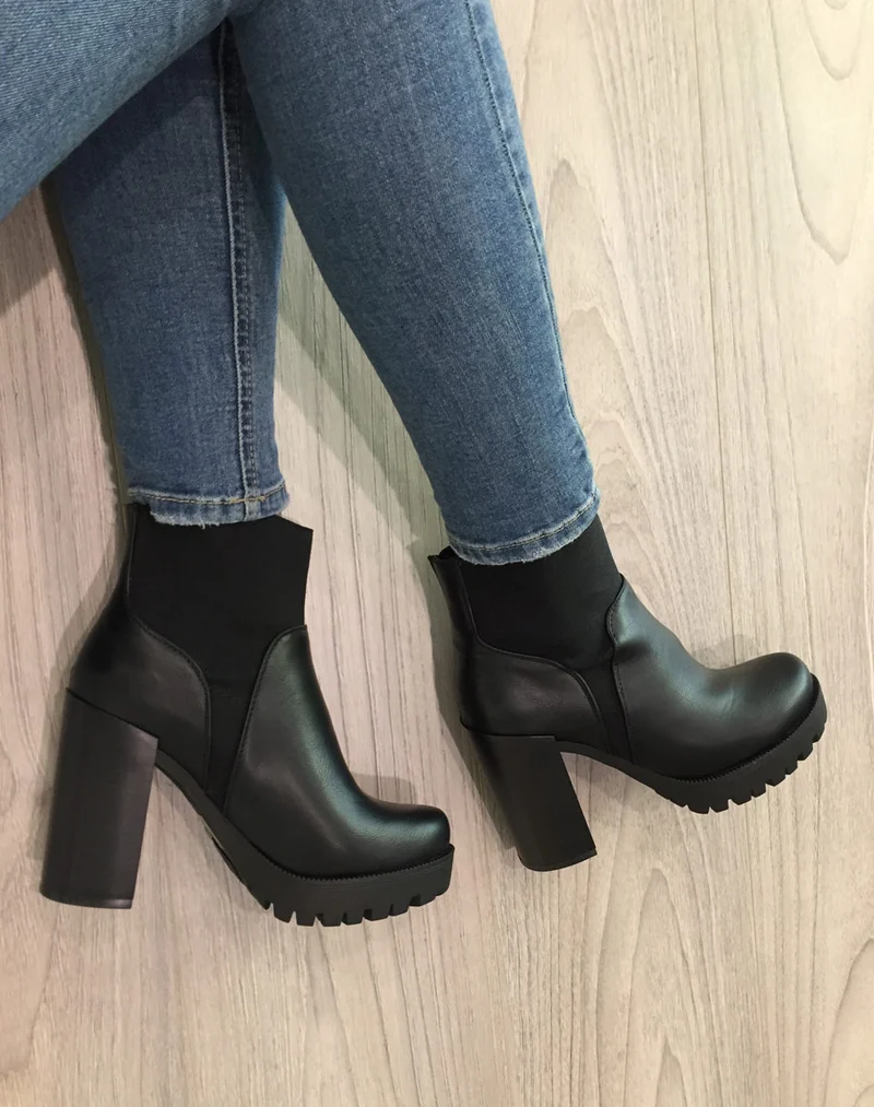 Bottines Chelsea à talons hauts noires