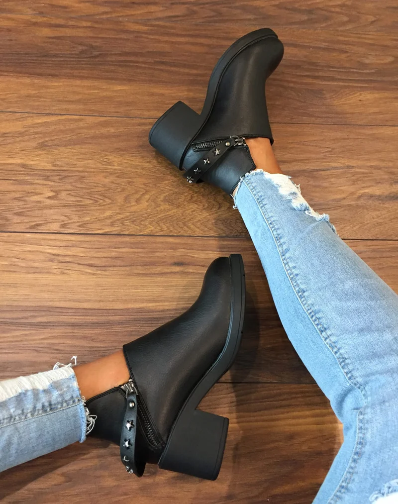 Bottines noires basses ajourées par fermetures éclairs
