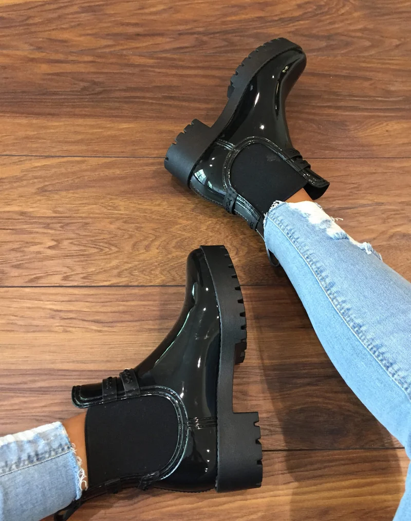 Bottines de pluie noires à semelle crantée