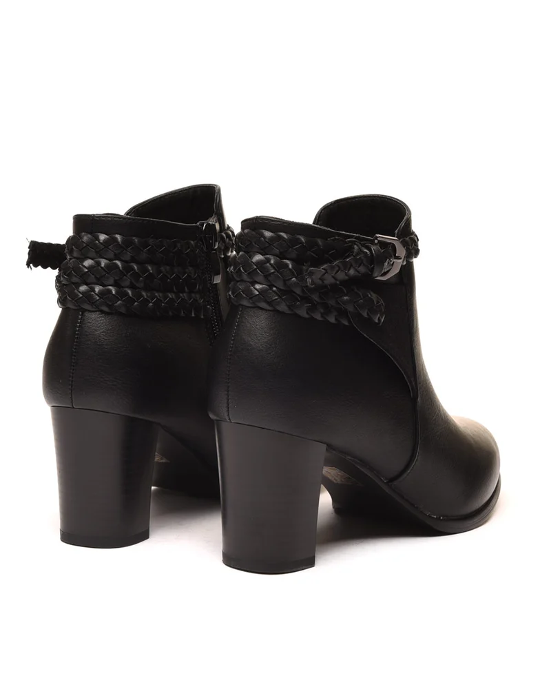 Bottines à talons noires avec lanières tressées