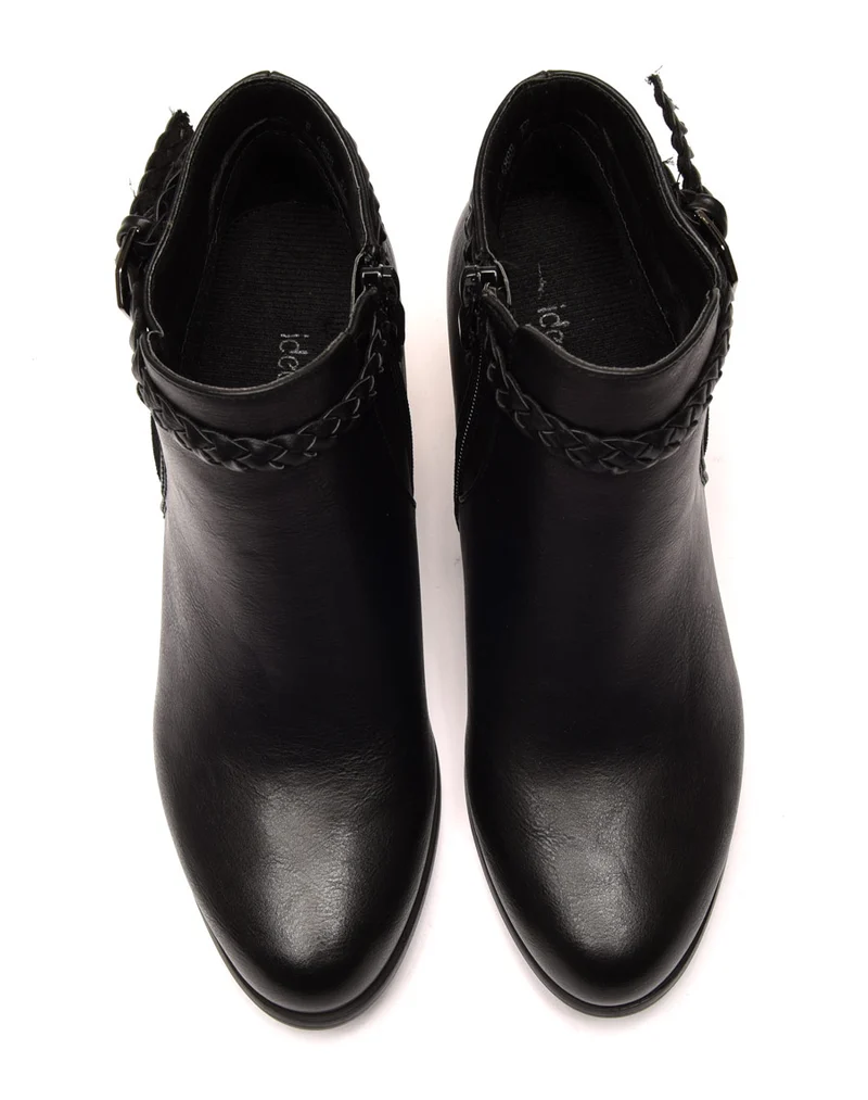 Bottines à talons noires avec lanières tressées
