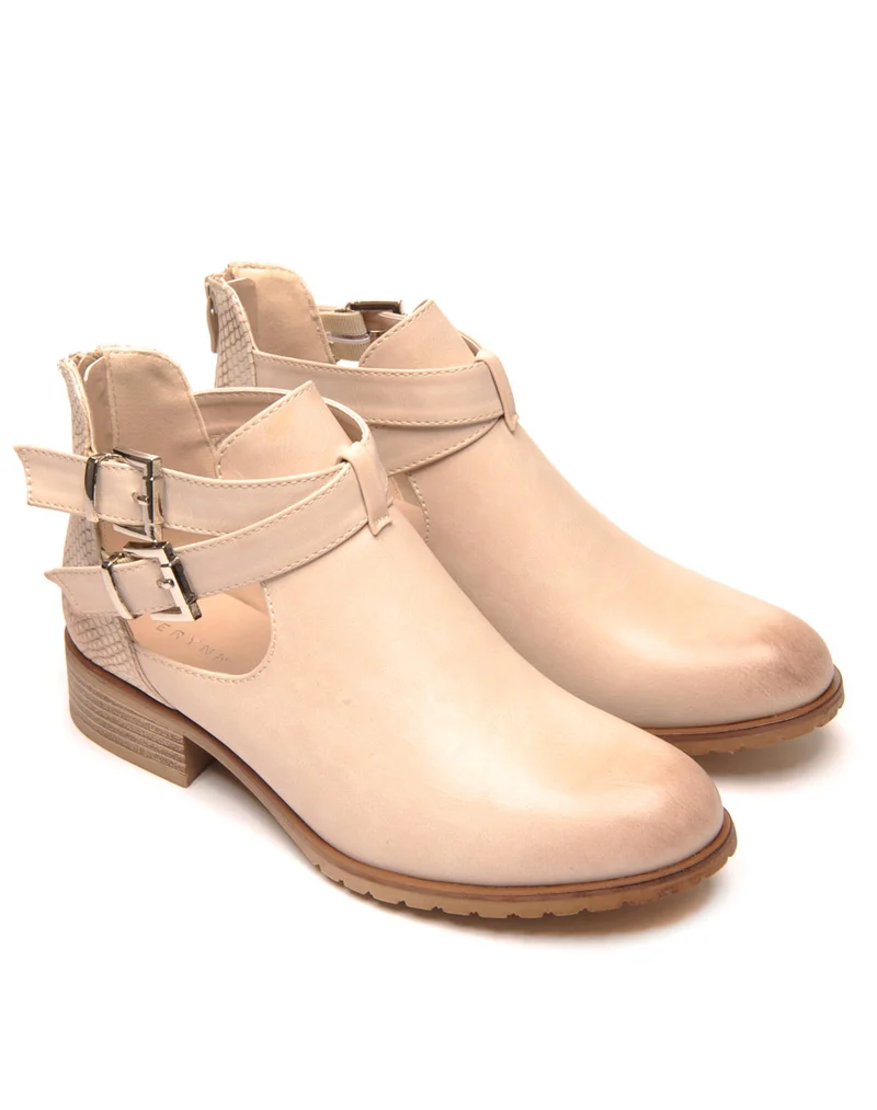 Bottines beige ajourées avec lanières