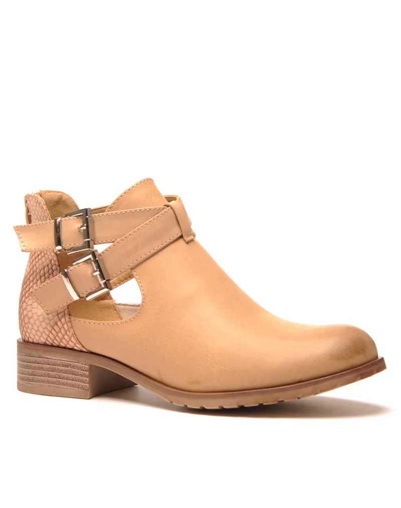 Bottines camel ajourées avec lanières