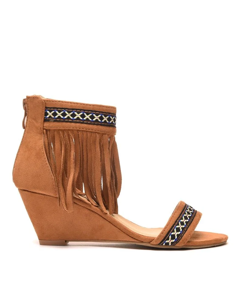 Sandales compensées camel avec brides ethniques et franges