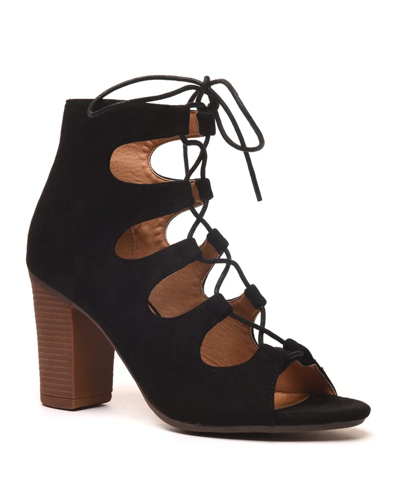 Low boots à talons noires effet suédine ouvertes et lacées