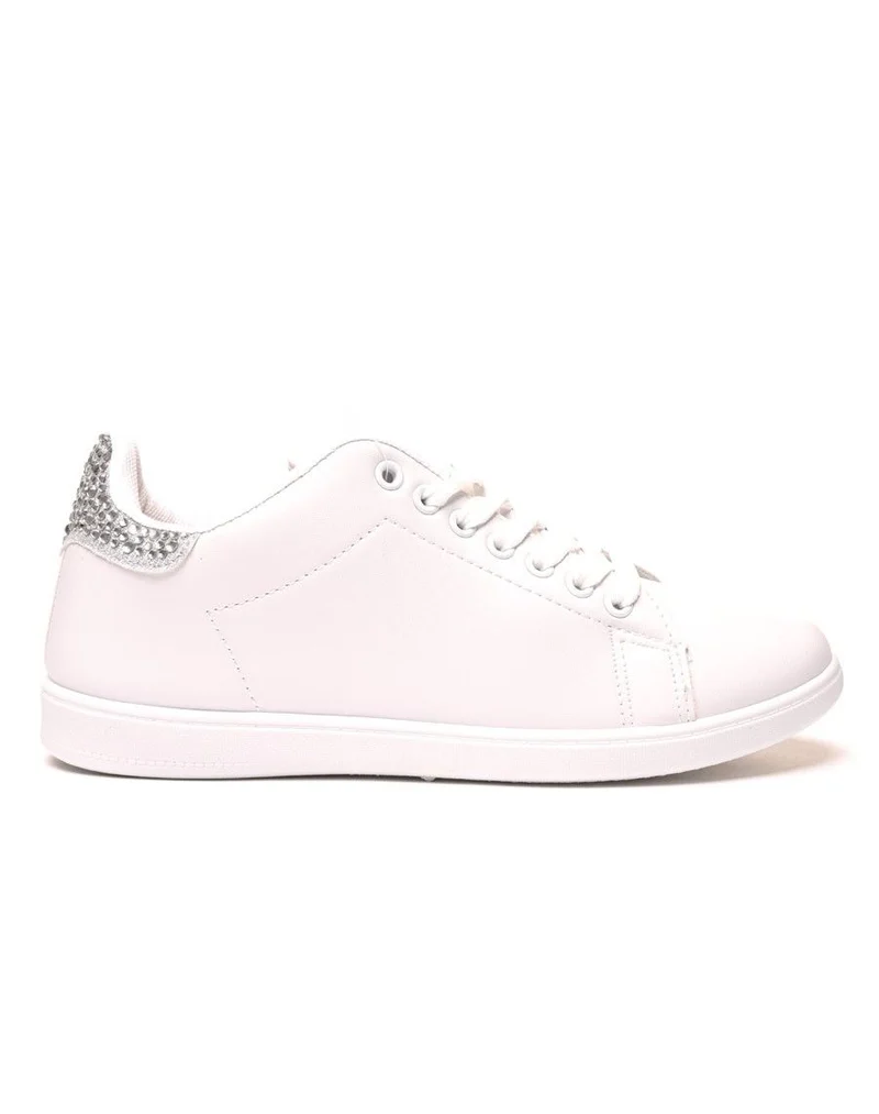 Baskets blanches avec détails strass argentés à l'arrière