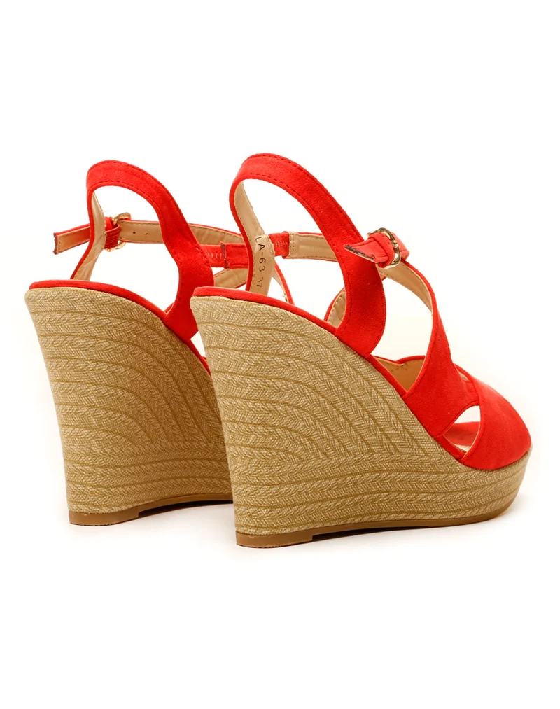 Sandale compensée rouge motif tressé