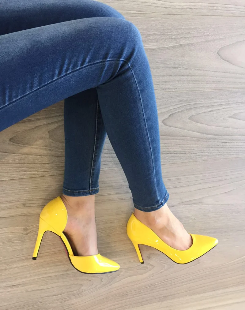 Escarpin jaune vernis