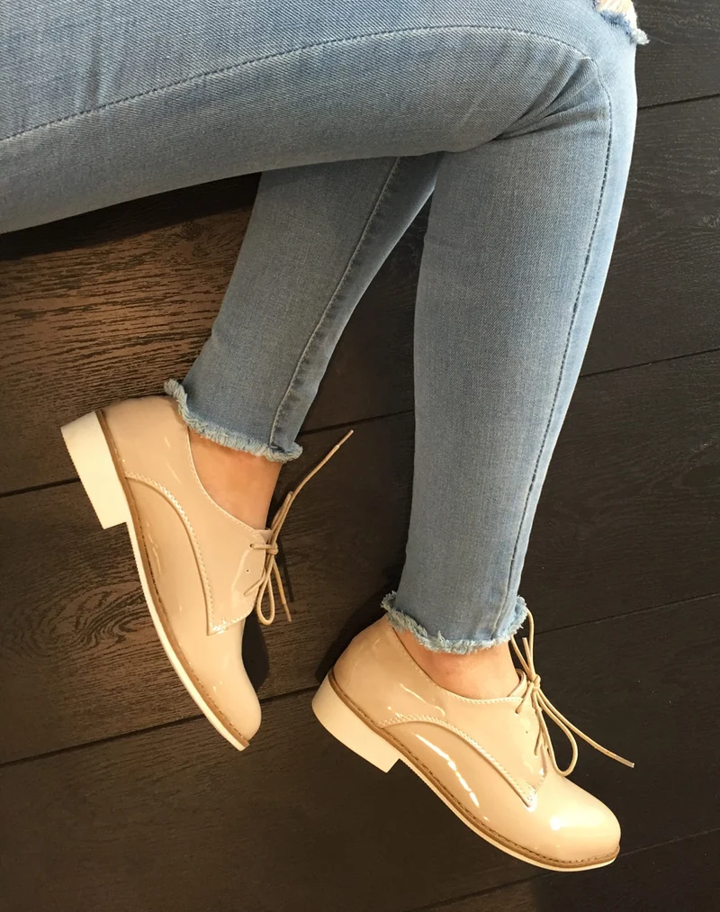 Derbies vernies abricot à lacets