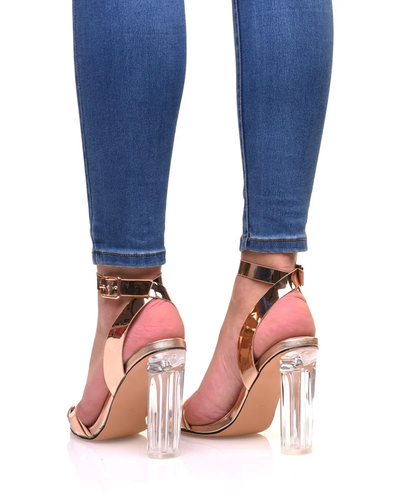 Sandales champagne à talons transparents