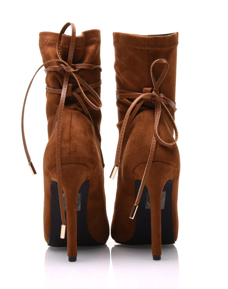 Bottines camel à talons aiguilles