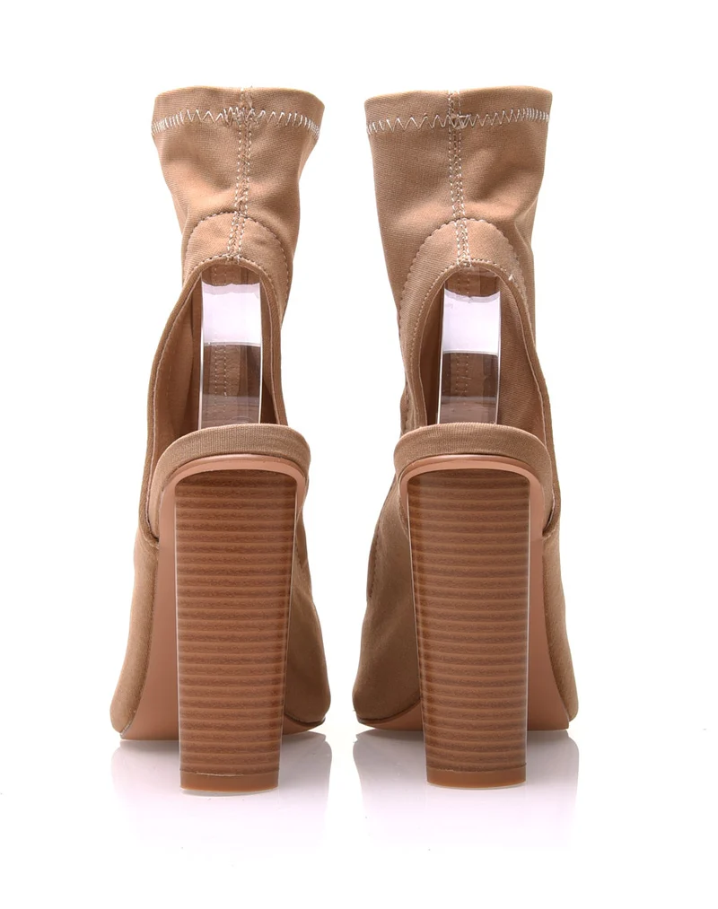 Bottines chaussettes beiges à talons